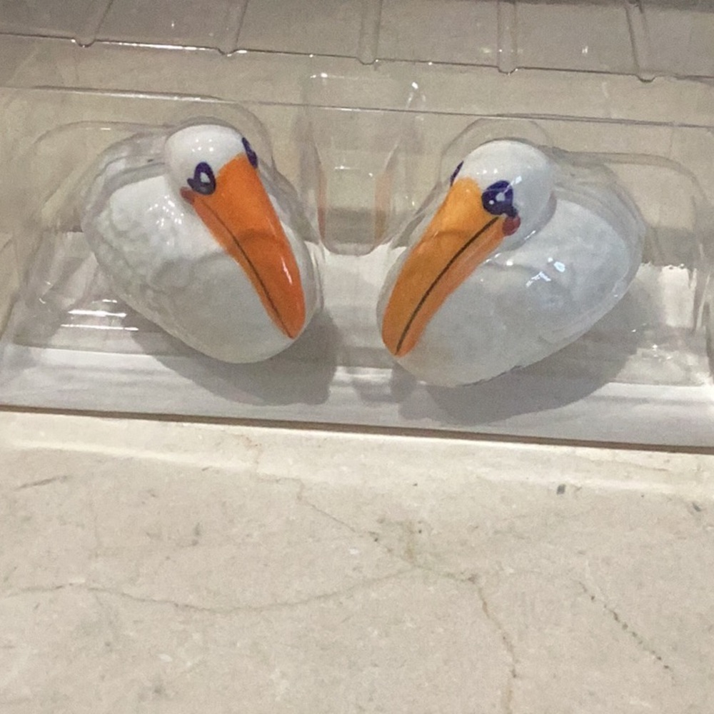 Essential Home NIB Happy Pelican Salt & Pepper Shaker Set NEW Blue Sky Collect